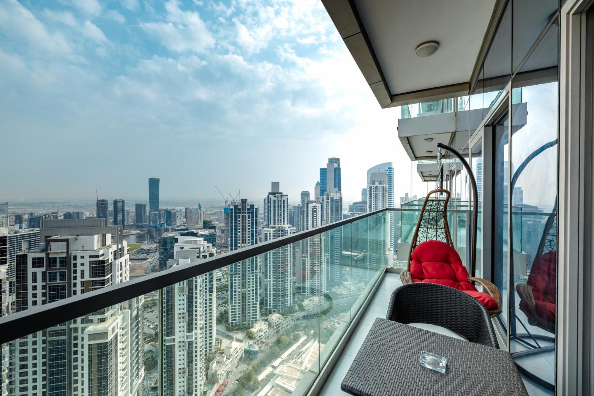 Ferienwohnung Aliving Luxe 2Br With Burj Khalifa View Infinity Pool Midtown-4704 Dubai Exterior foto